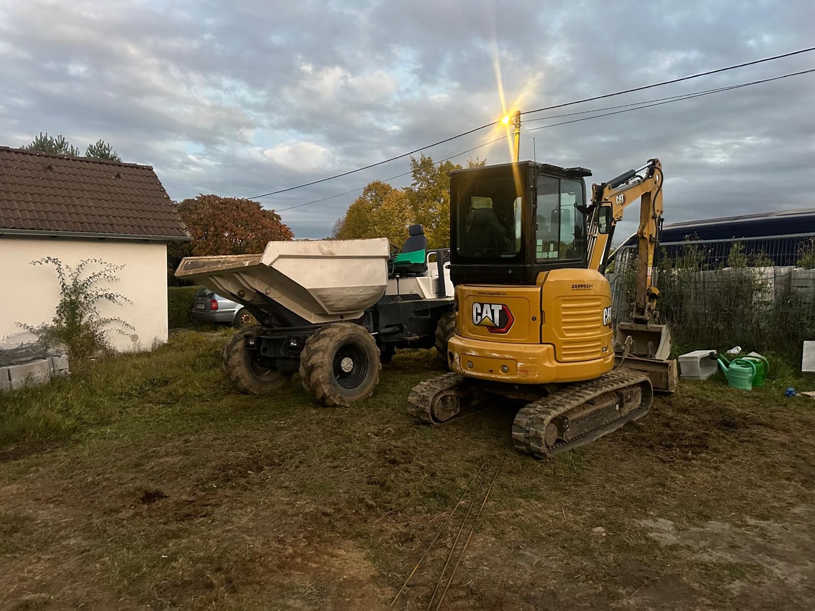 Rypadlo Caterpillar 3,5 t